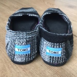 Toms Classic Felt Slip On 9.5 Black and Grey